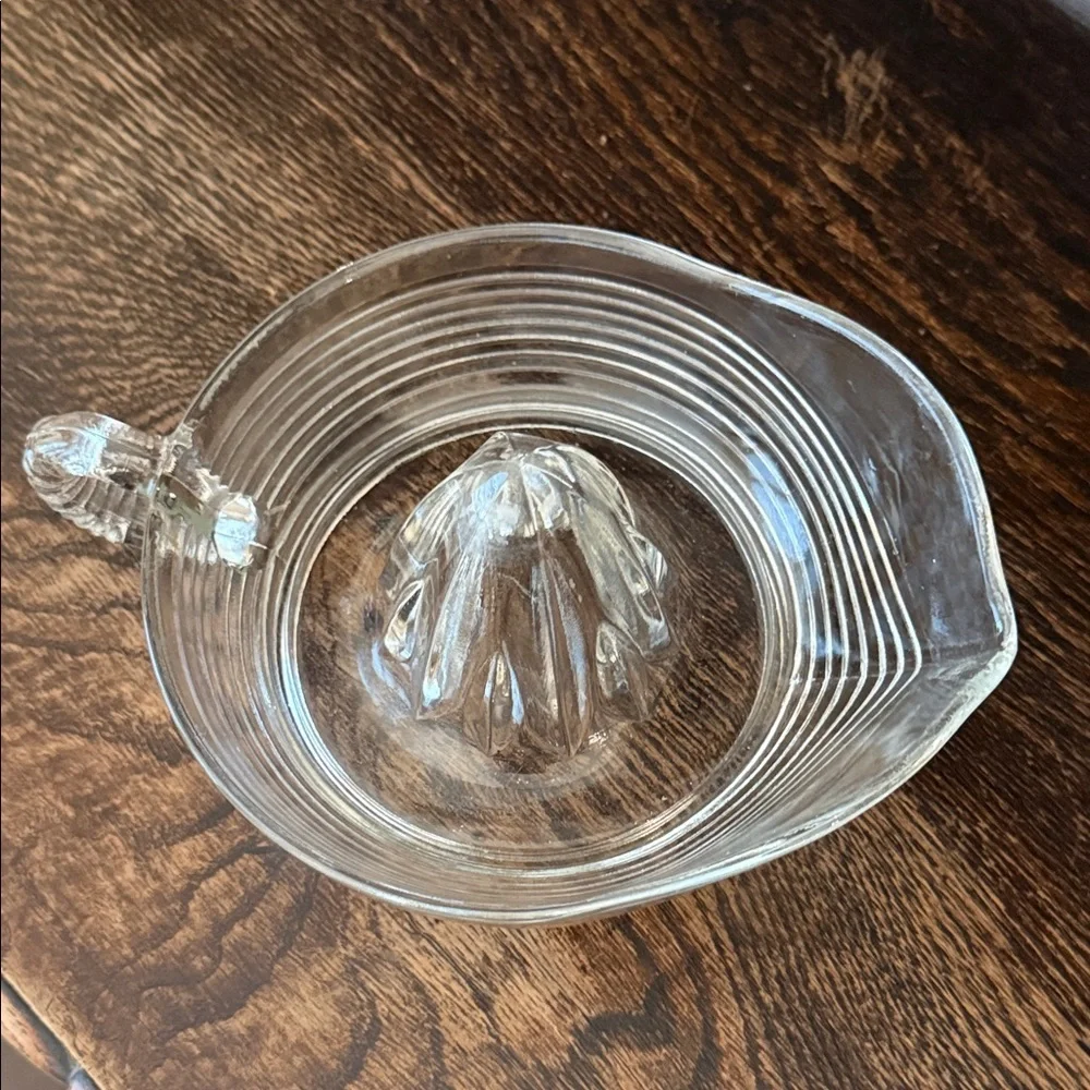 Elegant Clear Glass Citrus Juicer